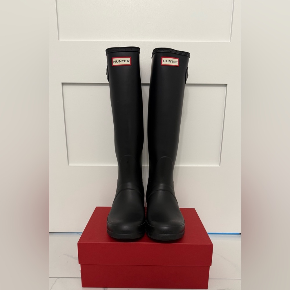 Hunter Black Winter Rain Boots Sleek Modern Design
